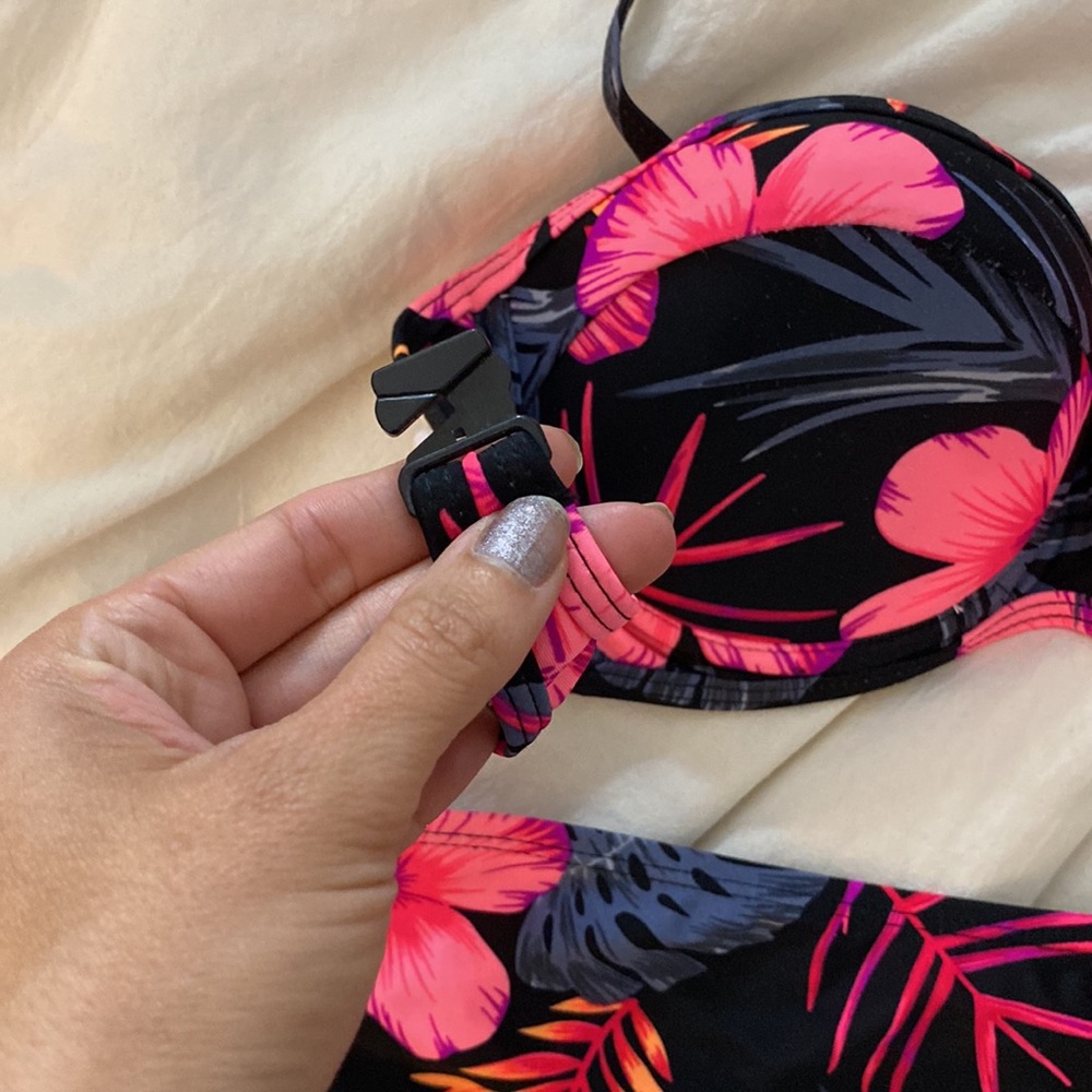 Bikini - Picture 3 of 3